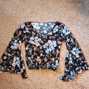 Soft and sexy crepe long sleeve blouse floral size medium flare sleeve